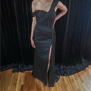Elegant Black Evening Gown